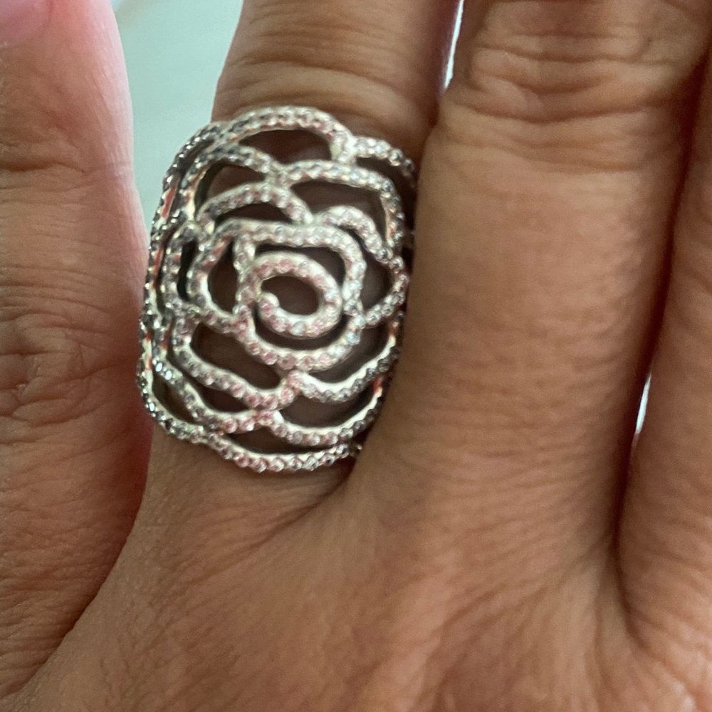 Elegant Silver Rose Ring